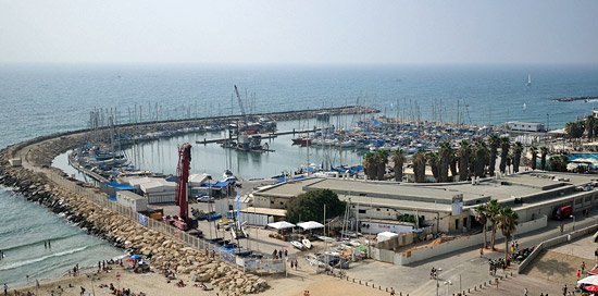 Bestehender Jachthafen gleich neben dem Strand von Tel Aviv. (© Matthias Hinrichsen)