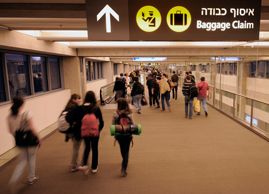 Ankunft der Reisenden auf dem Flughafen Ben Gurion. (Foto: Matthias Hinrichsen)