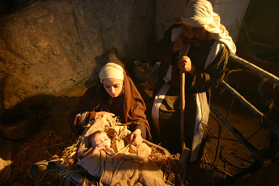 Der Stall von Betlehem mit dem Jesuskind - eine Szene, die in einem Museumsdorf in Palästina rekonstruiert wird. (Foto: ZDF und Jens-Peter Behrend)