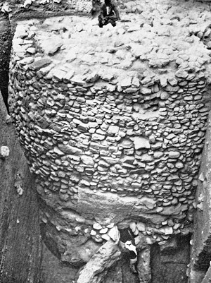 Die Freilegung des Turms in Jericho. (Foto: Universität Tel Aviv) Die Freilegung des Turms in Jericho. (Foto: Universität Tel Aviv)