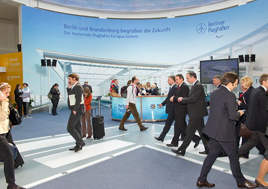 Der Messestand der Berliner Flughäfen auf der ITB 2011. (Foto: Günter Wicker)