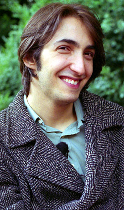 Privat ist er ein eher zurückhaltender Mensch: Yoel Gamzou. (Foto: Oran Greier) Privat ist er ein eher zurückhaltender Mensch: Yoel Gamzou. (Foto: Oran Greier)