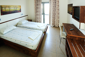 Einige Zimmer in der Jugendherberge Tel Hai sind bereits auf sehr guten Niveau ausgestattet. Doch am Service für Individualreisende fehlt es noch. (Foto: Matthias Hinrichsen)