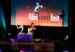 Eröffnungsfeier mit der israelischen Sängerin Ofrin. (Foto: Detlef Klose) Eröffnungsfeier mit der israelischen Sängerin Ofrin. (Foto: Detlef Klose)