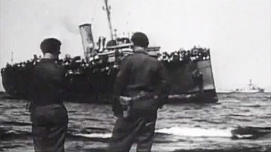 Paul soll Schiffe von New York nach Palästina fahren, kurz nach Ende des Zweiten Weltkriegs. (Filmausschnitt)