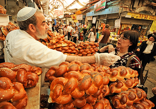 Auf dem Mahane Yehuda Markt pulsiert das orientalische Leben in all seinen Facetten. (© Matthias Hinrichsen)