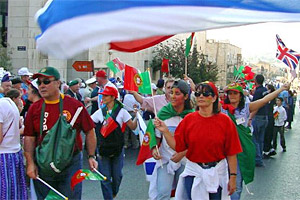 Es nehmen zahlreiche Gruppen aus dem Ausland, wie hier aus Portugal, an den Märschen durch Jerusalem teil.(© Stadtverwaltung Jerusalem)