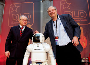 Verleger Dr. Hubert Burda zusammen mit Hightech-Unternehmer Dr. Yossi Vardi auf der DLD 2006. (© Hubert Burda Media) Verleger Dr. Hubert Burda zusammen mit Hightech-Unternehmer Dr. Yossi Vardi auf der DLD 2006. (© Hubert Burda Media)