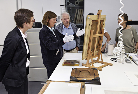 In der Jubiläumswoche können Sie einen Blick hinter die Kulissen erhaschen: Objekte und ihre Geschichten. (© Jüdisches Museum Berlin, Foto: Sönke Tollkühn)