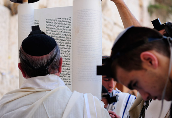 Bei den zwei nächsten Feiertagen geht es um die Torah. (© Matthias Hinrichsen)