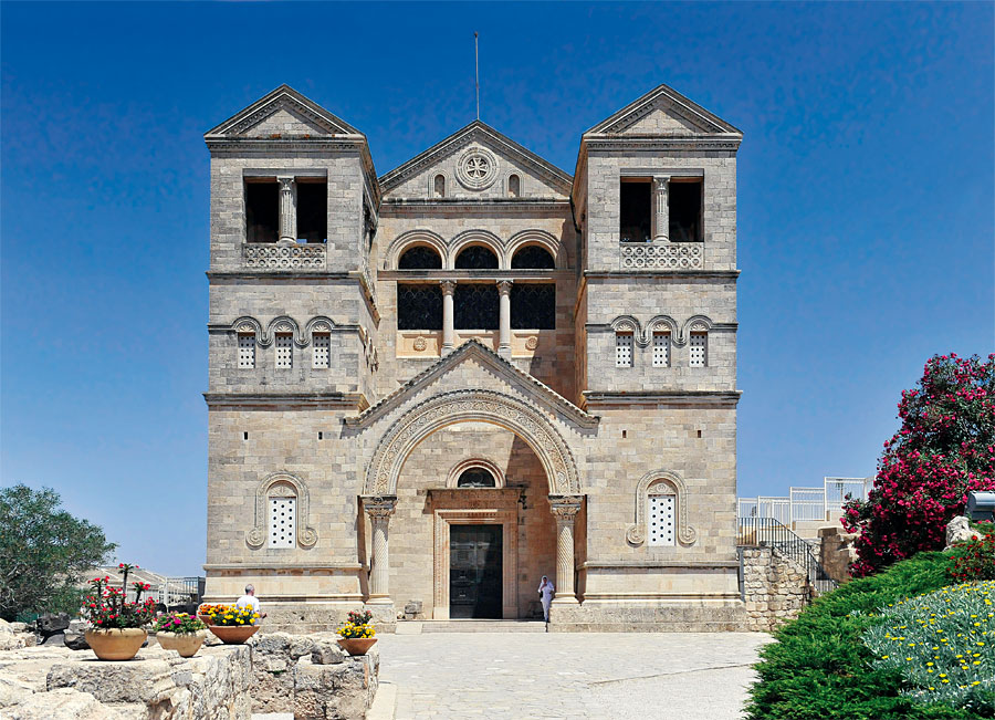 Die Verklärungsbasilika auf dem Berg Tabor wird überwiegend von griechisch-orthodoxen Pilgern besucht, dort, wo der Überlieferung nach die Verklärung Jesu stattgefunden hat