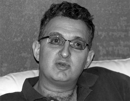 Julian Levy von "Vaxil BioTherapeutics" über den Durchbruch in der Krebsforschung. (© MFA)
