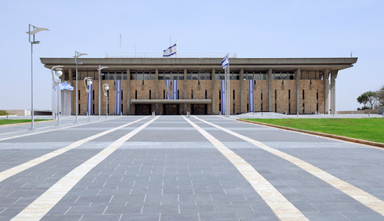 Unter anderem wird das israelische Parlament, die Knesset in Jerusalem, auf der Bildungsreise im Februar 2012 besichtigt. (© Matthias Hinrichsen)