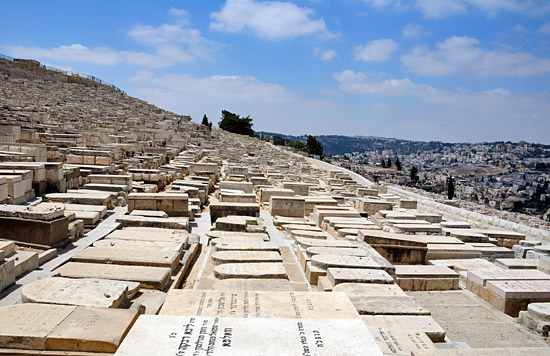 100.000 Gräber am Ölberg in Jerusalem werden kartographiert. (© Matthias Hinrichsen)