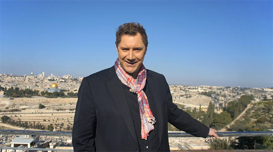 Fernsehkoch Mirko Reeh moderiert die Sendung "Das ist mein Israel" (© n-tv/blueplanet-tv)
