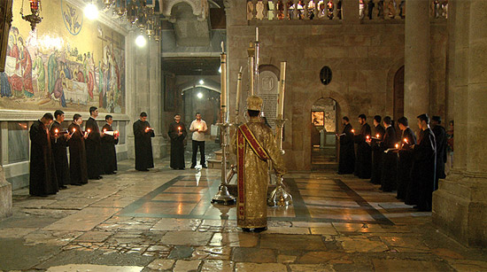 Armenische Lithurgie in der Grabeskirche in Jerusalem. (© X-Film Verleih)