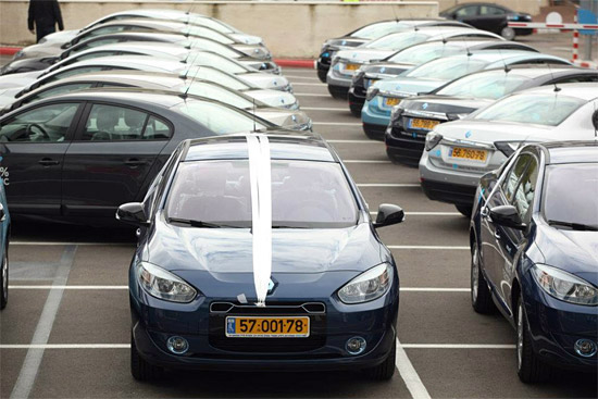 70 Renault Fluence ZE wurden am Sonntag für die öffentliche Nutzung freigegeben. (© Better Place)