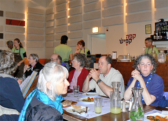 Das Café Kapish des Nalaga'at Center in Jaffa ist für kleinere Mahlzeiten ausgelegt. (© Nalagaat) Das Café Kapish des Nalaga'at Center in Jaffa ist für kleinere Mahlzeiten ausgelegt. (© Nalagaat)