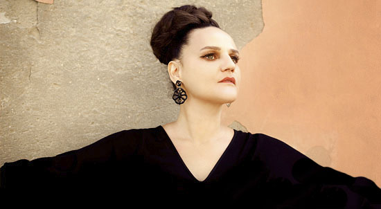 Karolina, eine der erfolgreichsten Sangerinnen Israels, gastiert im Juli 2012 in Nürnberg und Karlsruhe und präsentiert Songs ihres neuesten Albums 