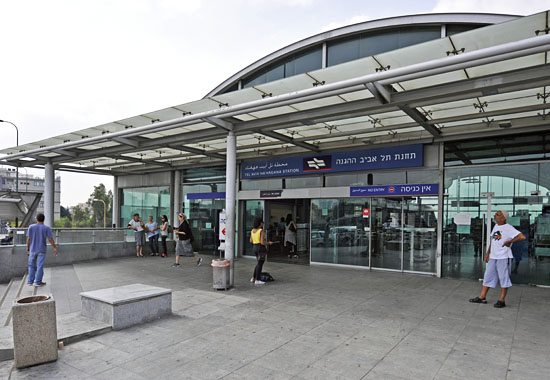 Der Bahnhof Tel Aviv-Hashalom in der Nähe des Azrieli Centers. (© Matthias Hinrichsen)