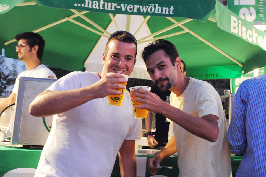 Israelis entdecken deutsches Bier auf dem jährlichen Jerusalem Bierfestival. (© IMoT)