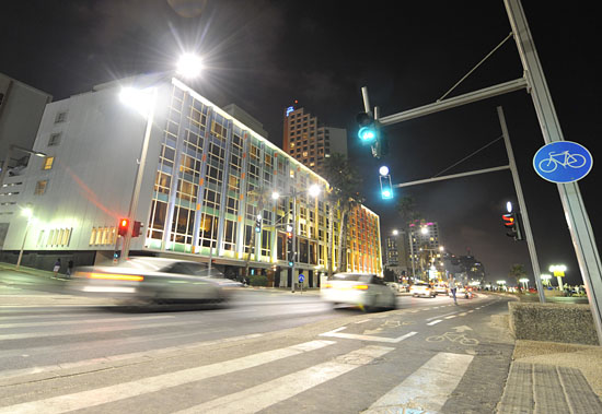 Das Fahrradwegenetz in Tel Aviv wurde in den vergangenen zwei Jahren massiv ausgebaut. Das soll weiter fortgeführt werden und durch den Bürgermeister bekräftigt. (© Matthias Hinrichsen)