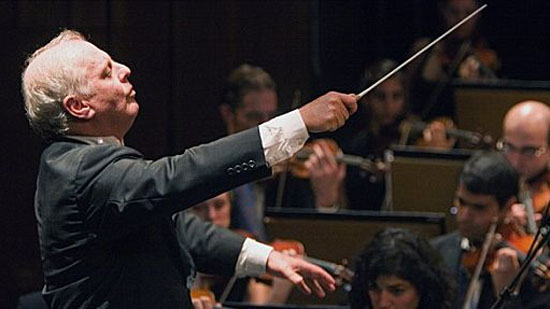 Daniel Barenboim dirigiert das West-Eastern Divan Orchestra. (© August n Hurtado/Luis Castilla. Foto: ZDF)