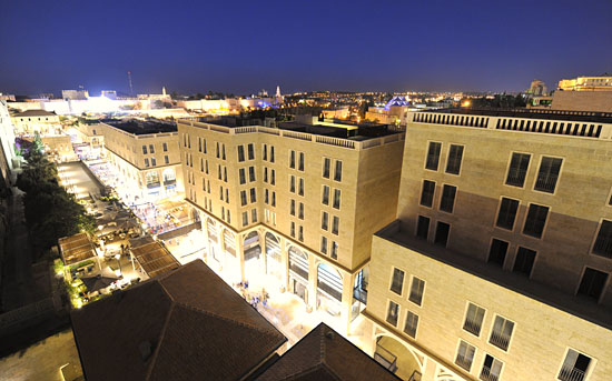 Die Mamilla Mall in den Abendstunden. (© Matthias Hinrichsen)