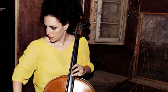 Die junge israelische Cellistin und Sängerin Maya Belzitsman wird immer populärer. (© Eilat Winter-Jazz-Festival)