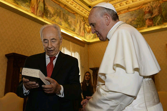 Israels Präsident wurde am Dienstag vom Papst empfangen. (© GPO)