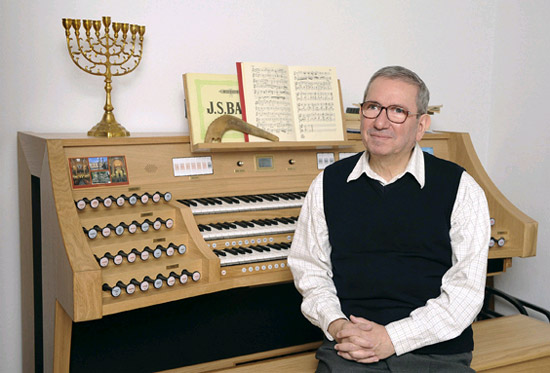 Professor Andor Izsak leitet an der Musikhochschule Hannover das Europäische Zentrum für Jüdische Musik. (© Phoenix)
