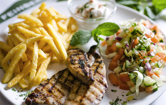 Fleisch und Fisch werden sorgfältig ausgewählt und ansehnlich zubereitet dem Gast serviert. (© Restaurant Feinberg's)