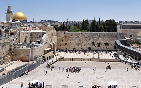 Zwei Drittel aller Gäste besuchen die Klagemauer in Jerusalem. (© Matthias Hinrichsen)