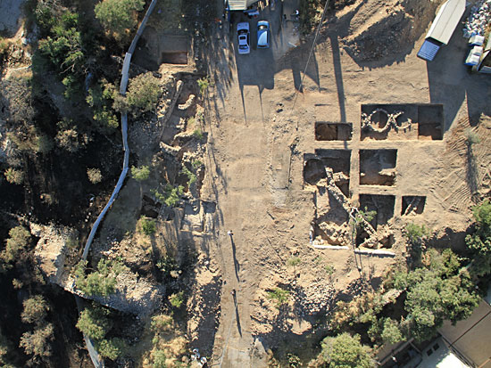Das Ausgrabungsgelände. (© Skyview Company/IAA, Bearbeitung www.israelmagazin.de)