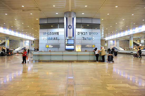 "Willkommen in Israel" - Menschen aus der ganzen Welt reisen ins Heilige Land. (© Matthias Hinrichsen) "Willkommen in Israel" - Menschen aus der ganzen Welt reisen ins Heilige Land. (© Matthias Hinrichsen)