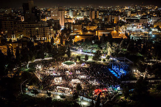 Rund 150 verschiedene Biersorten dürfen im Unabhängigkeitspark probiert werden. Dazu gibt es Live-Muik und leckeres Essen. (© Beer Festival Jerusalem)