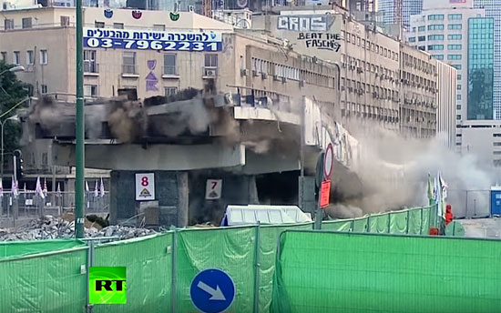 Brückensprengung in Tel Aviv, Tausende waren live dabei. (YouTube-Video)