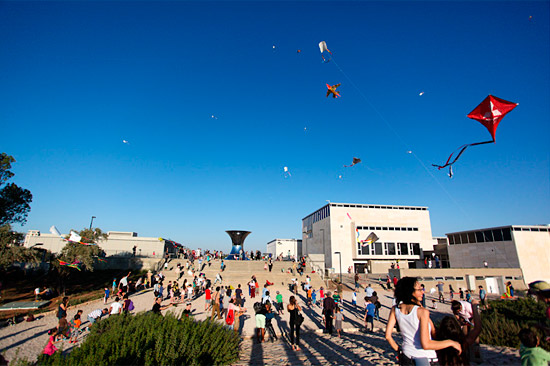 Zu Sukkoth findet das 30. Drachenfestival auf dem Museumsgelände statt. (© Israel Museum)