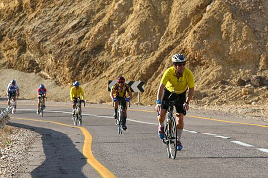 In Eilat findet in Eilat der "Israman"-Ironman-Wettbewerb statt. In der Wüste wird gelaufen und geradelt und im Roten Meer geschwommen. (© IMOT)