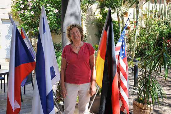 Nurit Kazir ist die Deutsch sprechende Chefin des Gästebereiches im Kibbutz. (© Matthias Hinrichsen)