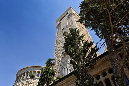 Himmelfahrtkirche in Jerusalem: Der Turm weist eine beachtliche Höhe auf. (© Matthias Hinrichsen)
