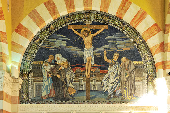 Himmelfahrtkirche in Jerusalem: Gemälde mit Kreuzigung Jesu. (© Matthias Hinrichsen)