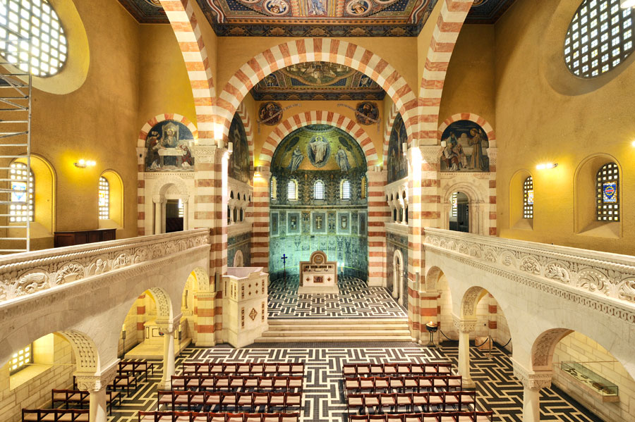 Himmelfahrtkirche in Jerusalem: Blick auf den Altarraum. (© Matthias Hinrichsen)