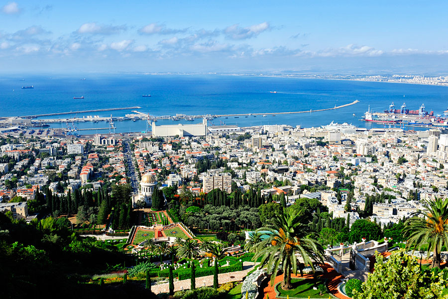 Blick von den Bahai Gärten auf Haifa. (© Matthias Hinrichsen)