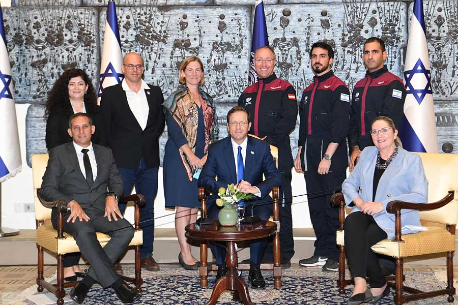 Israels Präsident Herzog trifft Astronauten