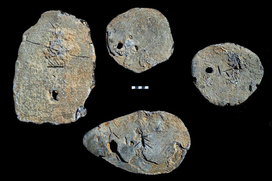 Vier antike Bleibarren wurden bei Caesarea geborgen
