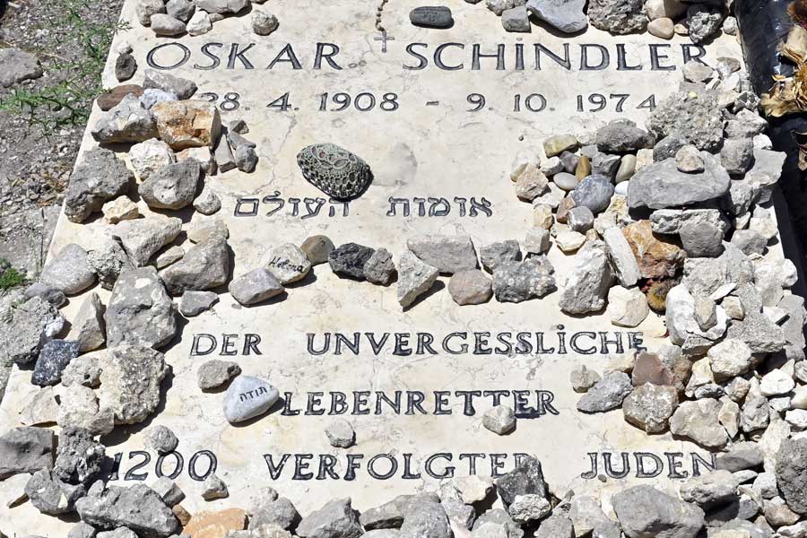 Inschrift Schindlers Grab